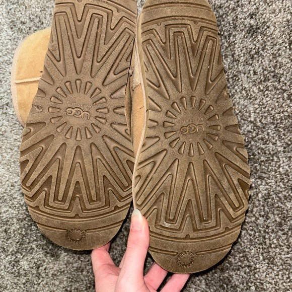 Light colored UGGS Australia size 7 - Picture 9 of 9